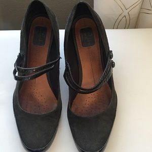 Clarks suede & leather pump size 11